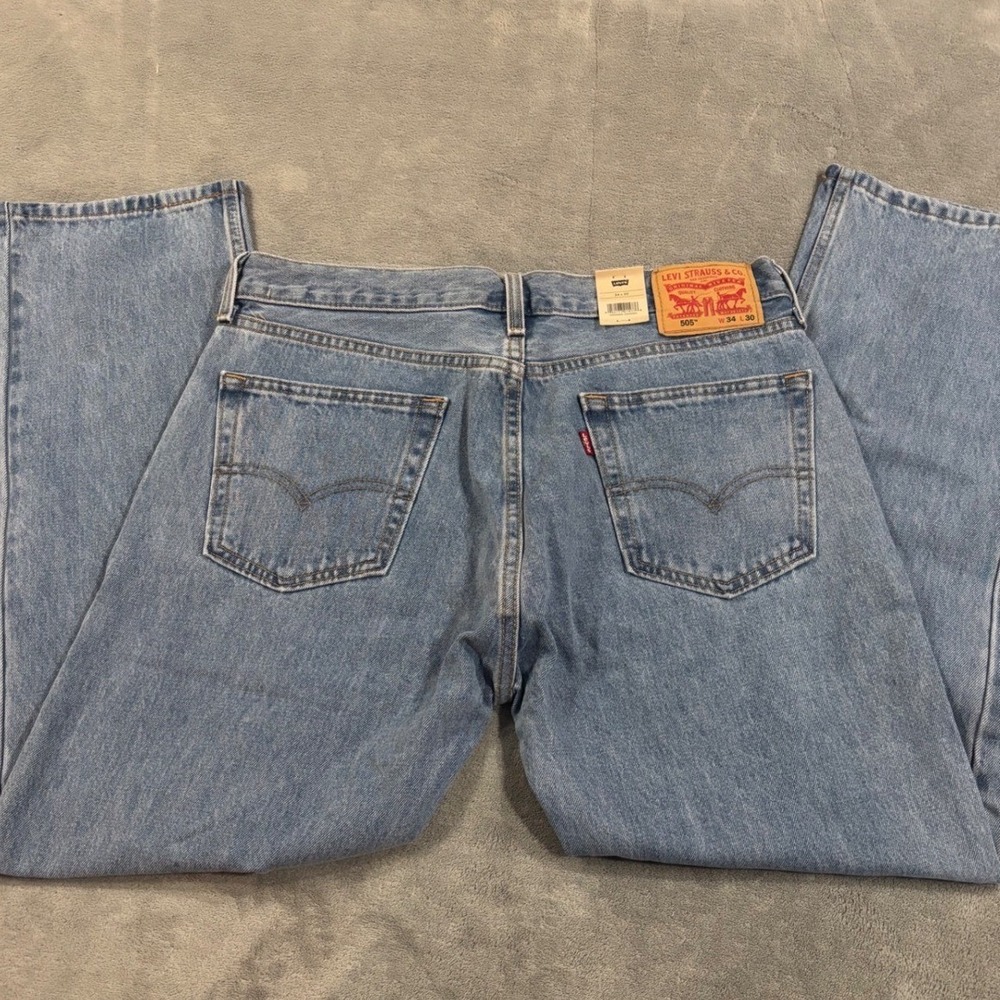Levis 505 Regular Fit Jeans Mens 34x30 Light Wash Blue Denim Straight Leg NEW